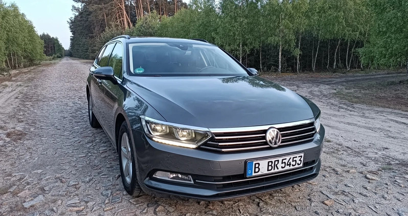 Volkswagen Passat cena 57400 przebieg: 147000, rok produkcji 2016 z Gubin małe 277